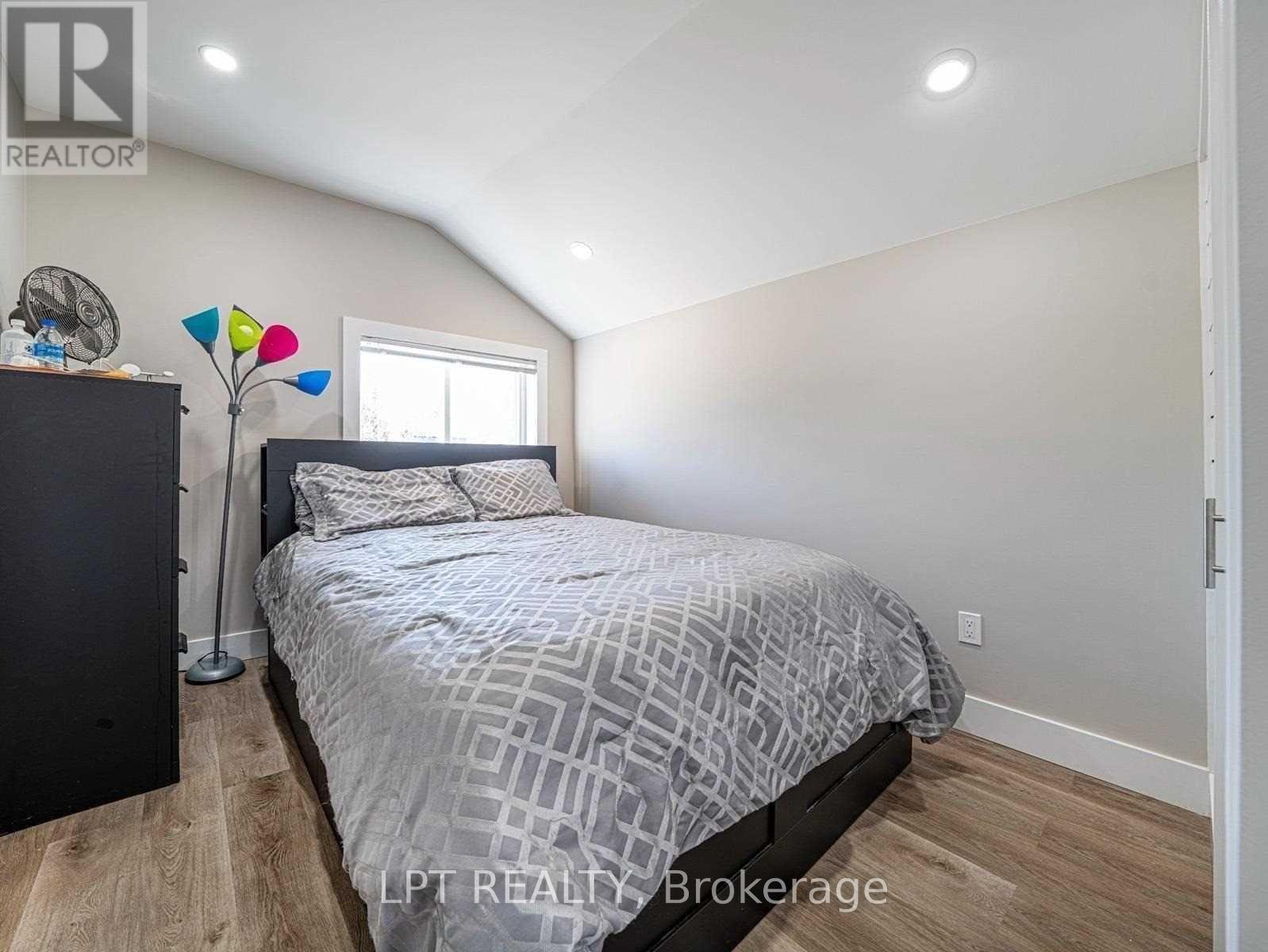 2 - 72 Farley Circle, Georgina, Ontario  L0E 1S0 - Photo 7 - N12927570