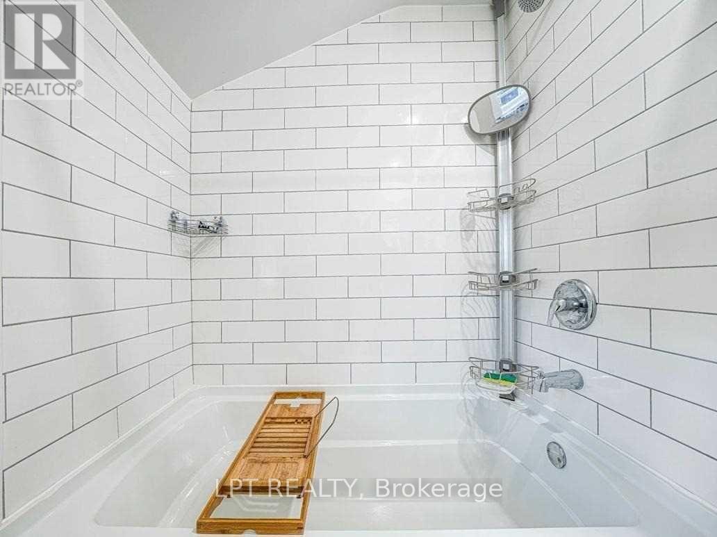 2 - 72 Farley Circle, Georgina, Ontario  L0E 1S0 - Photo 9 - N12927570