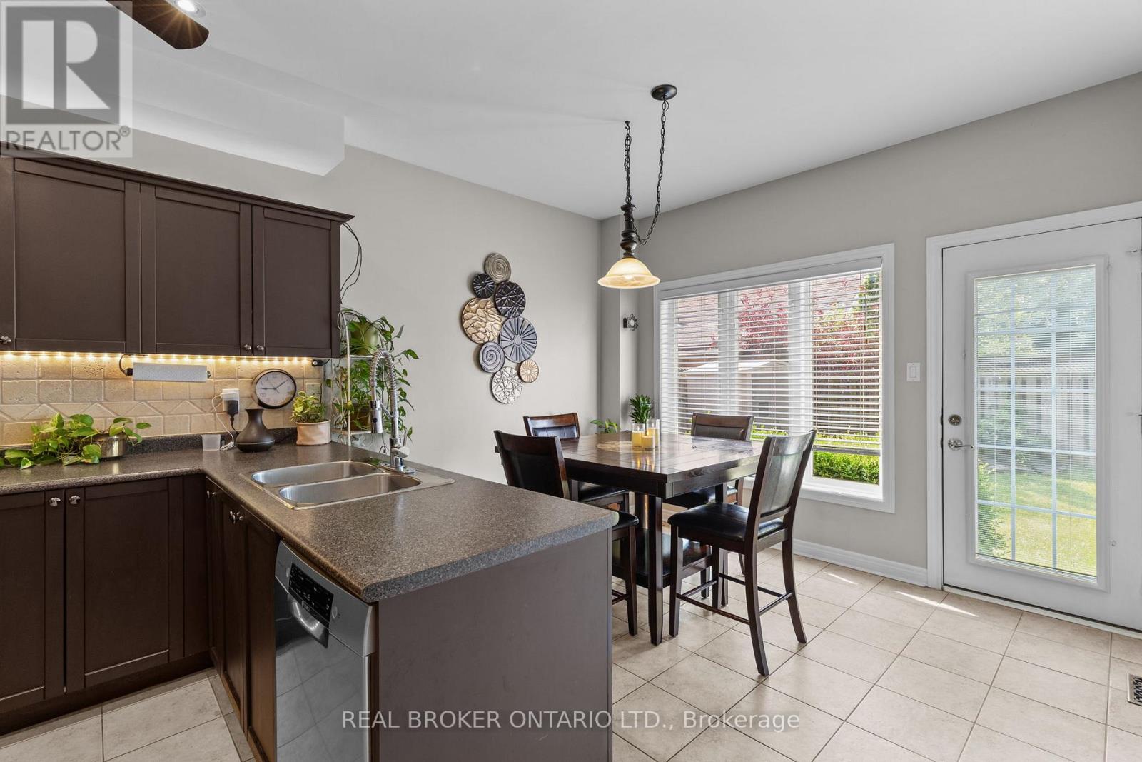 17 Cranberry Lane, Barrie, Ontario  L4N 0Z1 - Photo 9 - S12927564