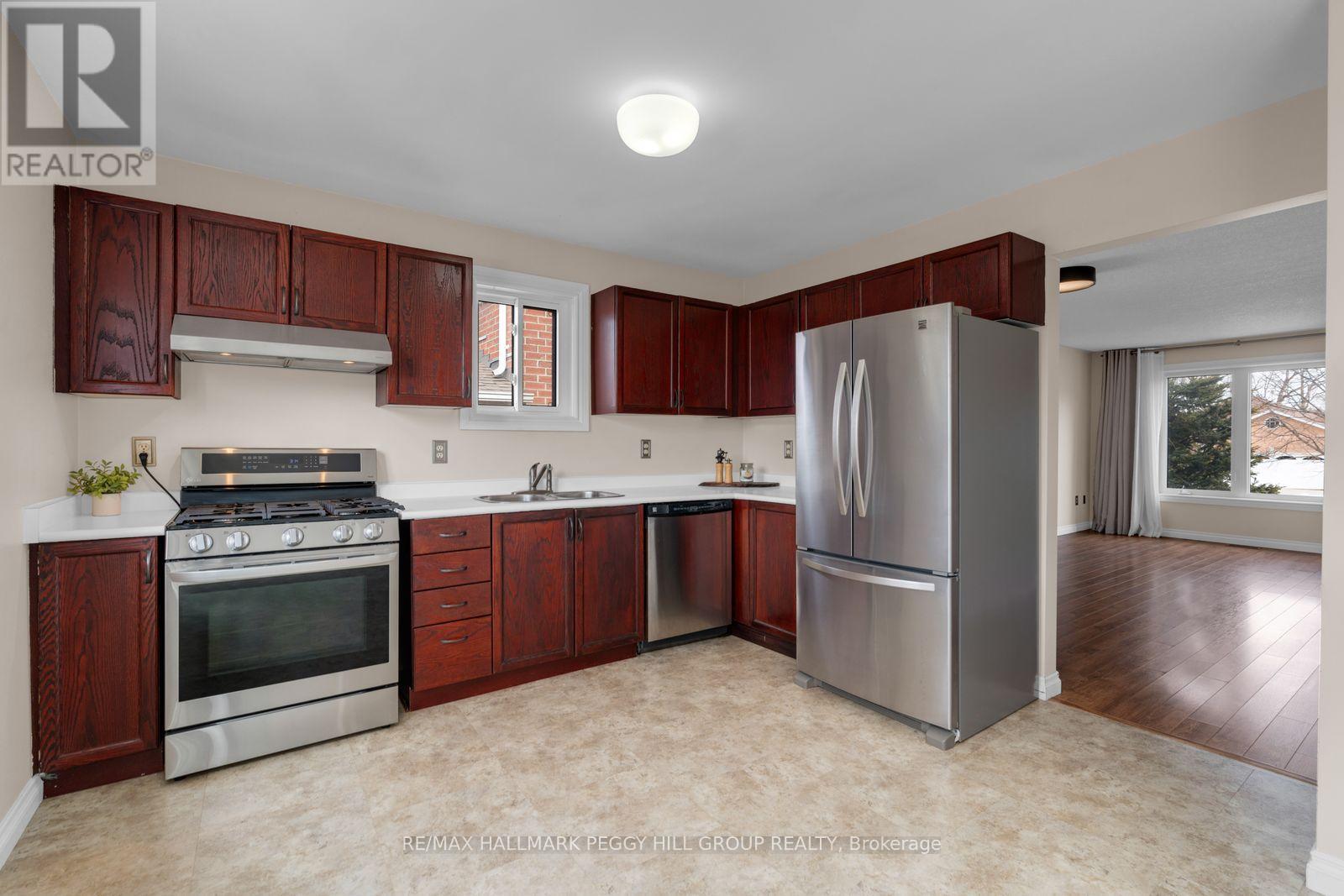 47 Chalmers Drive, Barrie, Ontario  L4N 8A4 - Photo 4 - S12927572