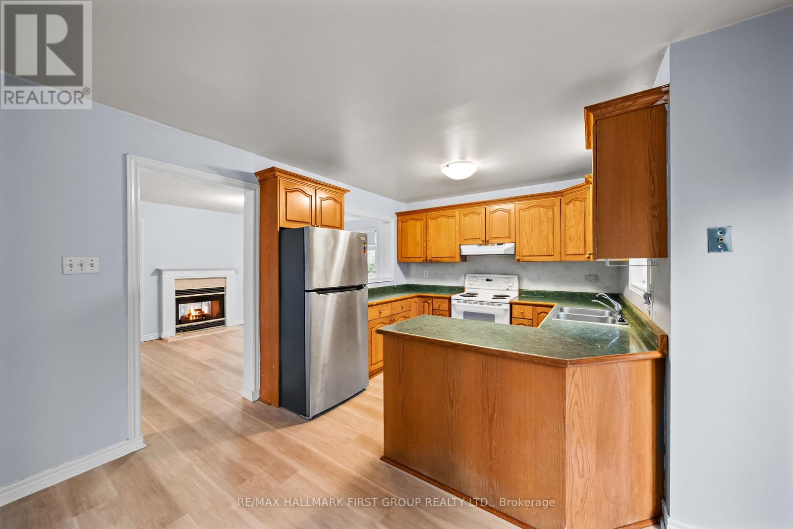 10 Ontario Street, Halton Hills, Ontario  L7G 3K6 - Photo 13 - W12927480