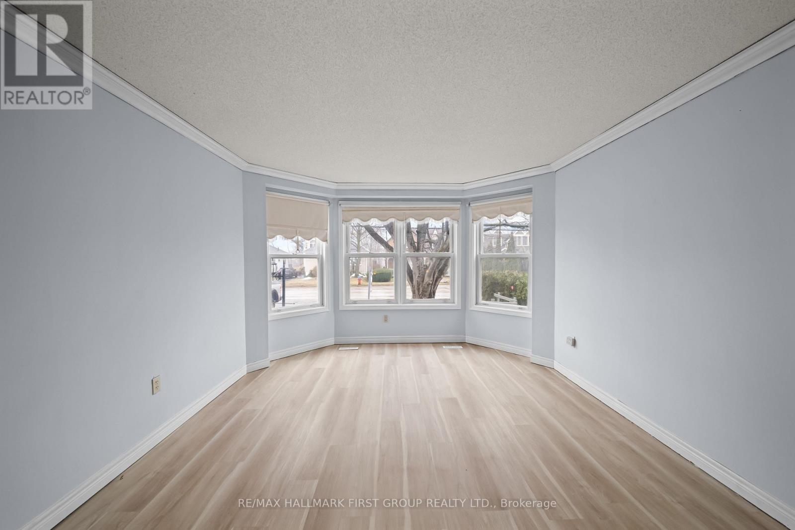 10 Ontario Street, Halton Hills, Ontario  L7G 3K6 - Photo 4 - W12927480