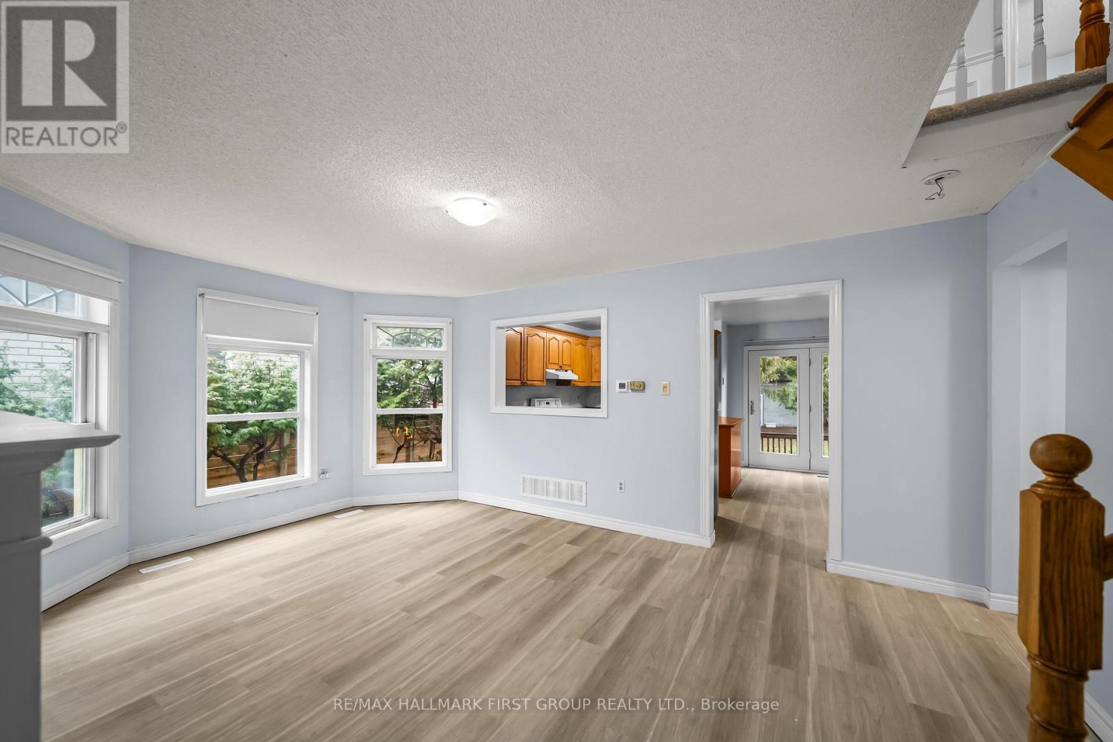 10 Ontario Street, Halton Hills, Ontario  L7G 3K6 - Photo 9 - W12927480