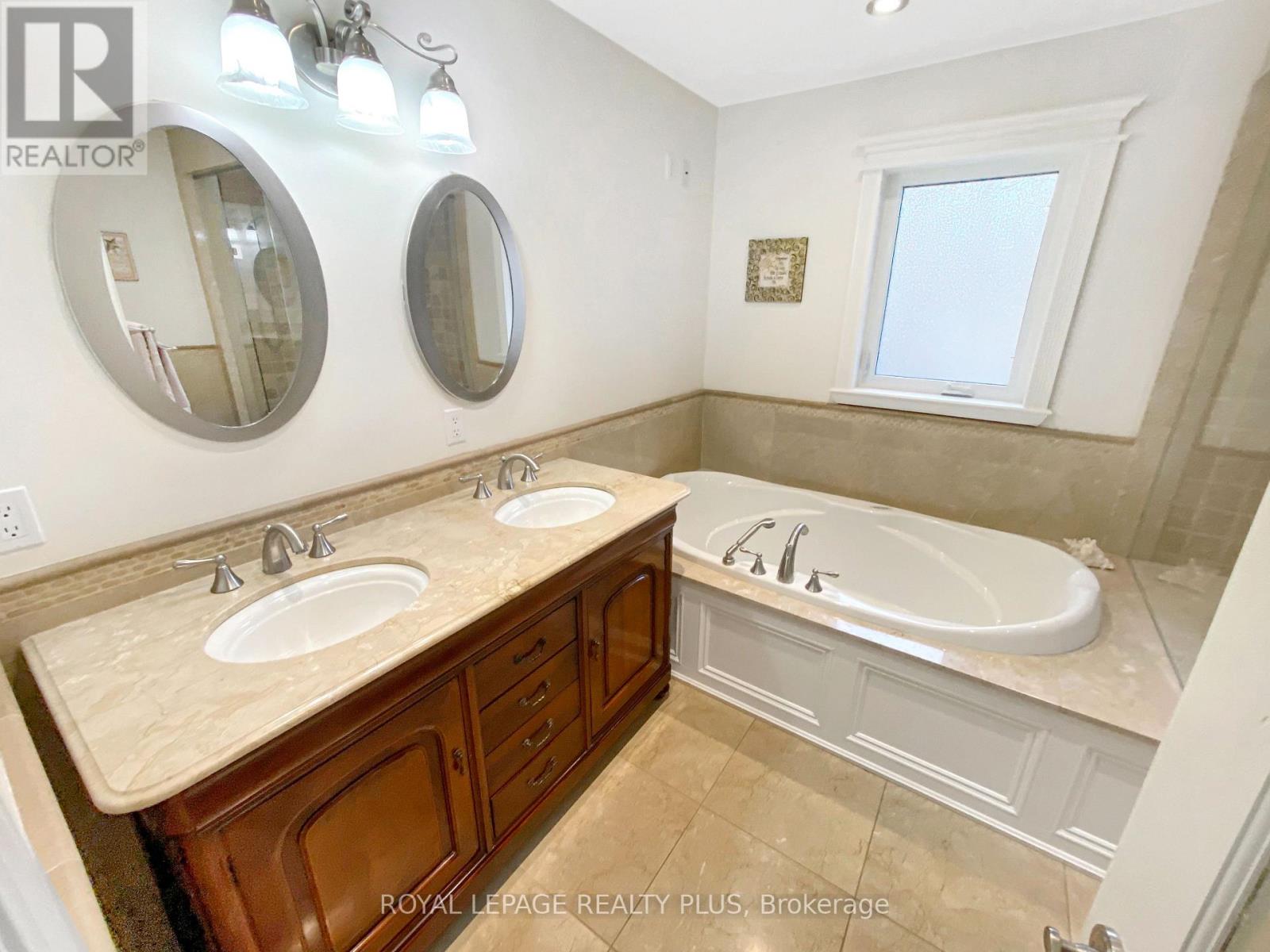 4279 Bridlepath Trail, Mississauga, Ontario  L5L 3K3 - Photo 43 - W12927484