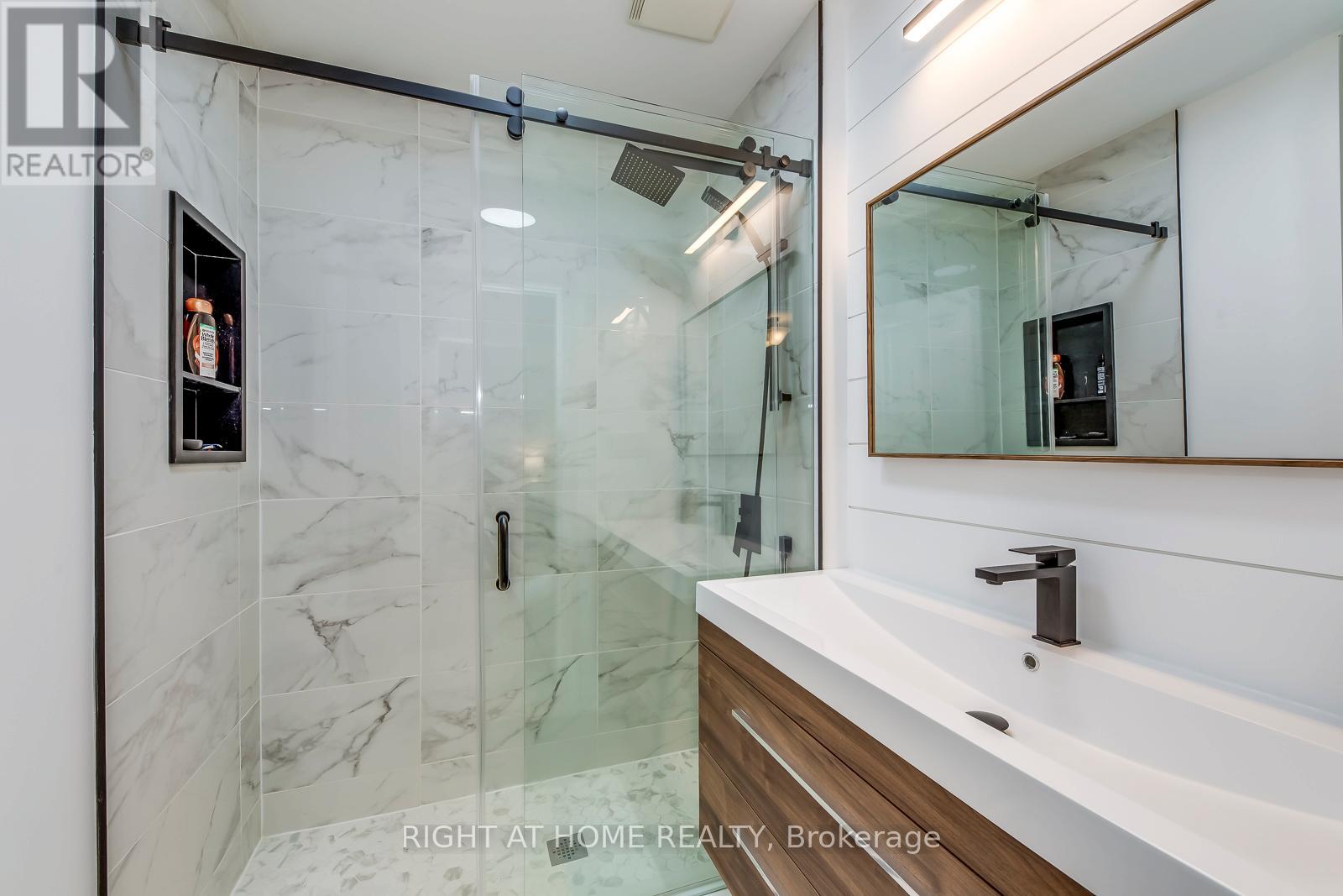 204 Walkers Line, Burlington, Ontario  L7N 2C3 - Photo 24 - W12927510