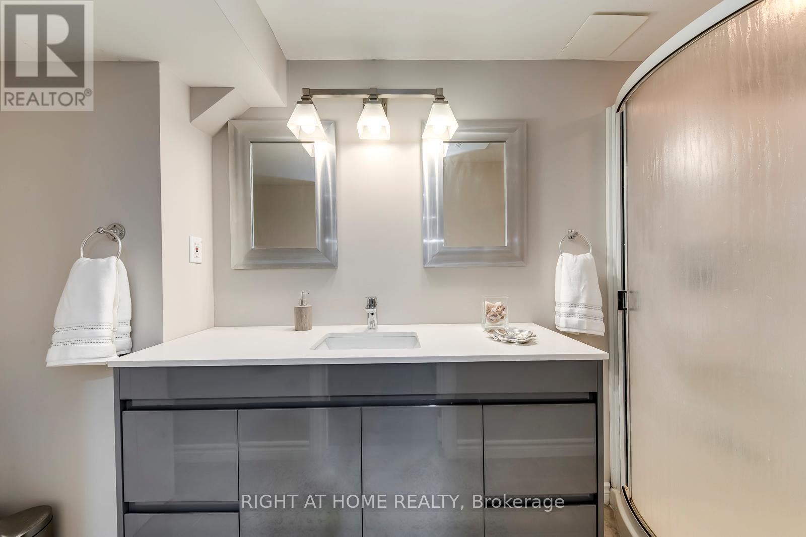 204 Walkers Line, Burlington, Ontario  L7N 2C3 - Photo 43 - W12927510