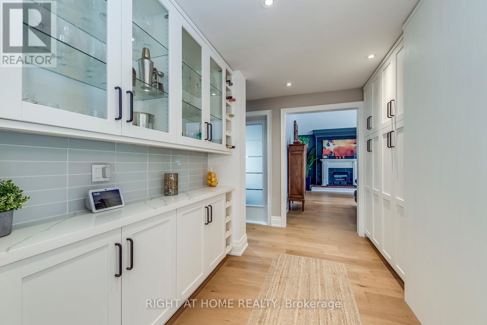 204 Walkers Line, Burlington, Ontario  L7N 2C3 - Photo 8 - W12927510