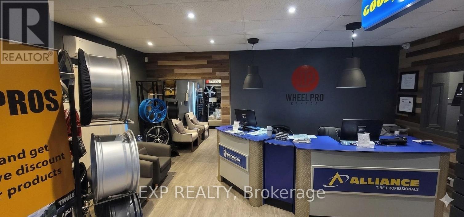 27 - 45 Brisbane Road, Toronto, Ontario  M3J 2K1 - Photo 2 - W12927566