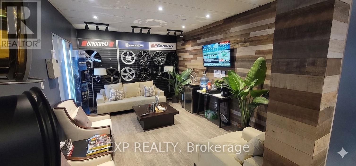 27 - 45 Brisbane Road, Toronto, Ontario  M3J 2K1 - Photo 3 - W12927566