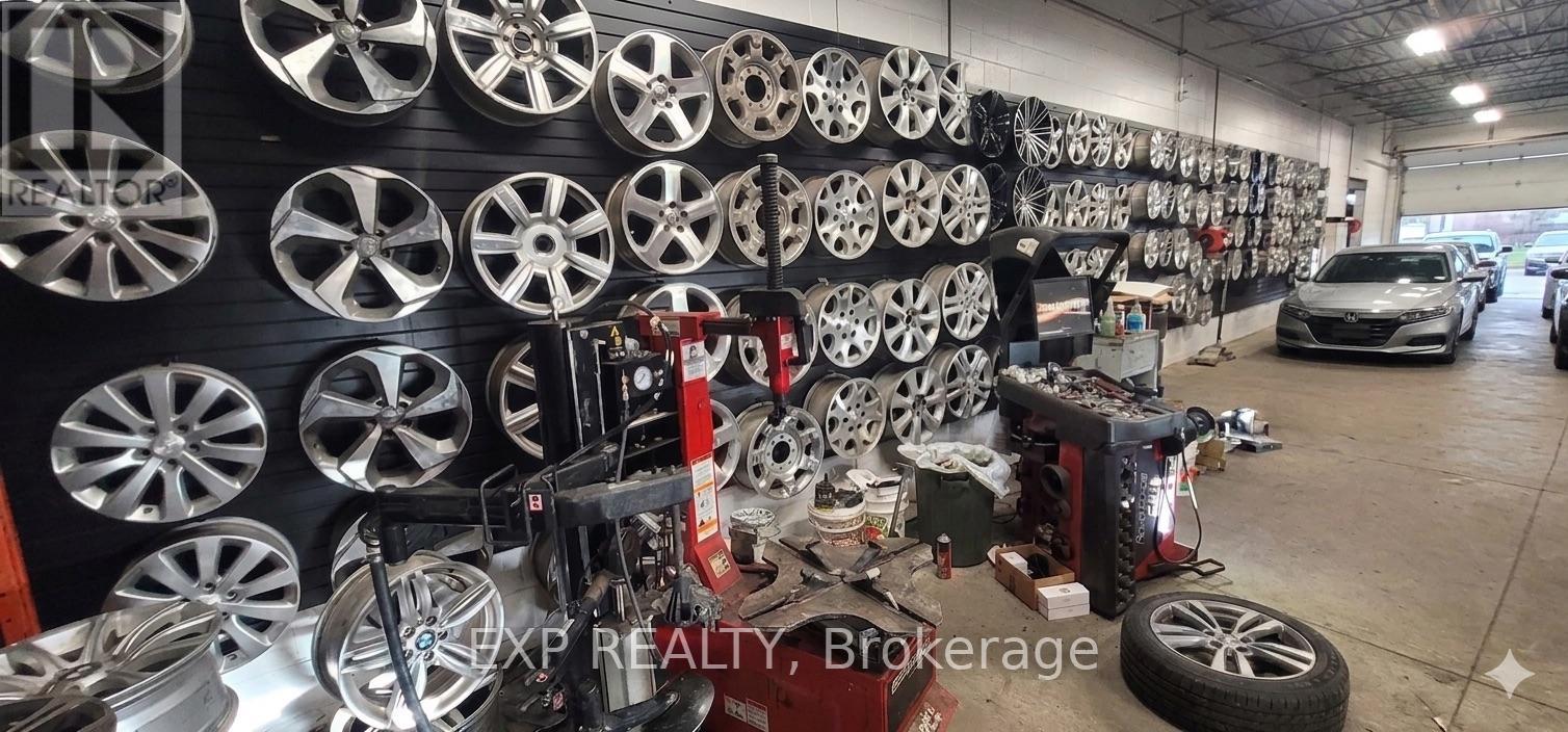 27 - 45 Brisbane Road, Toronto, Ontario  M3J 2K1 - Photo 4 - W12927566