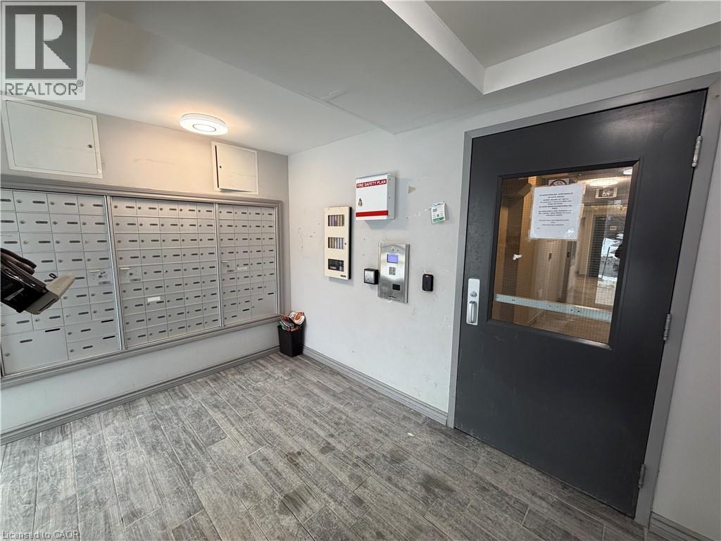 275 Larch Street Unit# B112, Waterloo, Ontario  N2L 3R2 - Photo 4 - 40815583