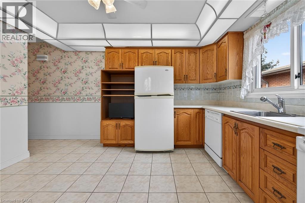 21 Bluebird Avenue, Hamilton, Ontario  L9A 3W4 - Photo 9 - 40815032