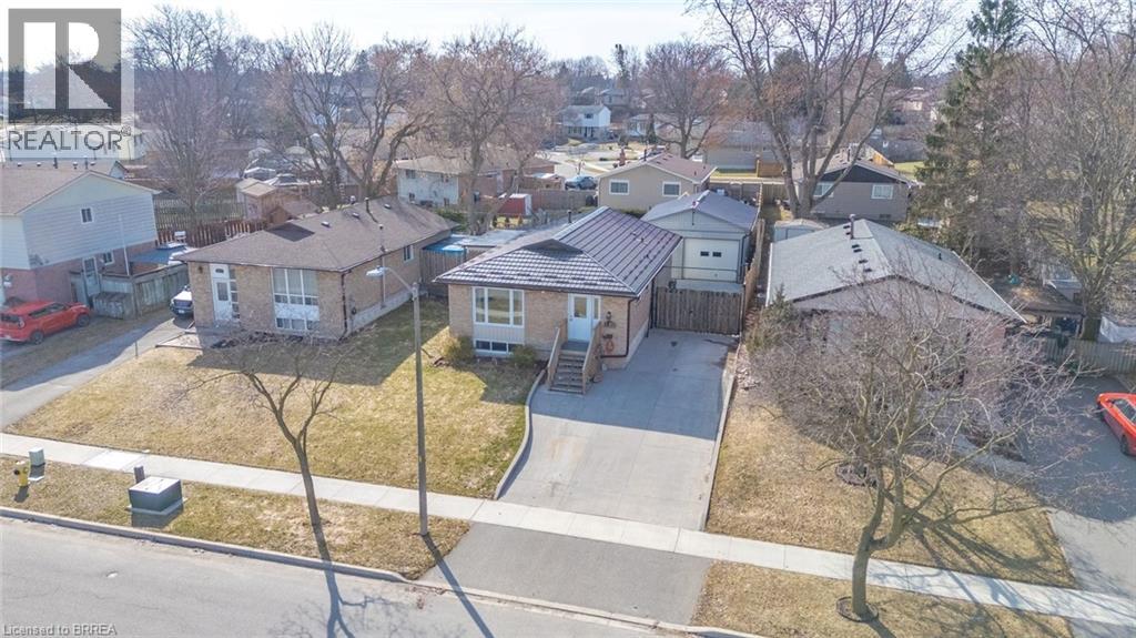 136 WOODLAWN AVE Avenue, Brantford, Ontario