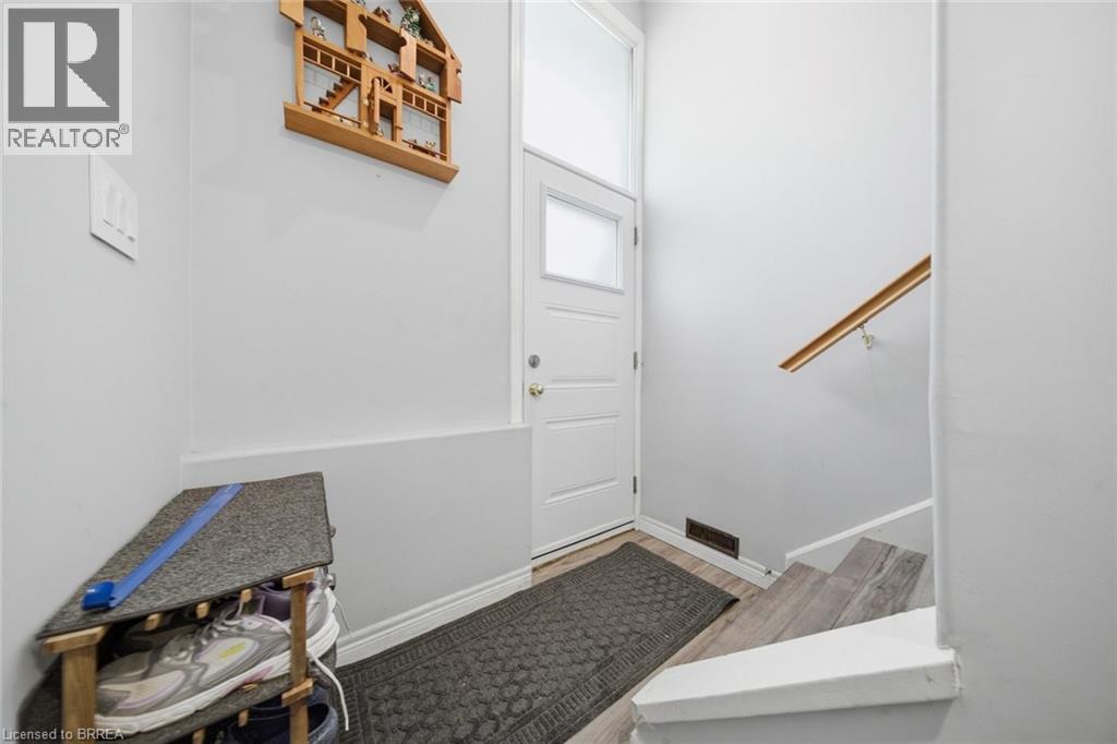 136 Woodlawn Ave Avenue, Brantford, Ontario  N3R 6S2 - Photo 17 - 40812331