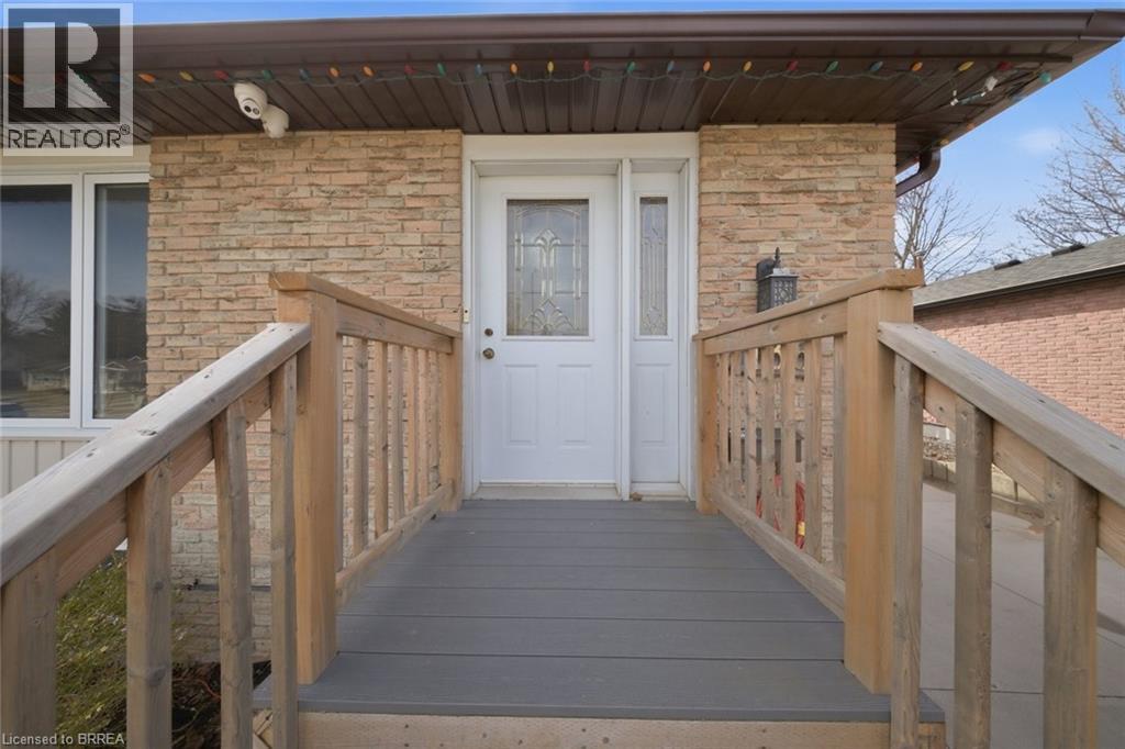 136 Woodlawn Ave Avenue, Brantford, Ontario  N3R 6S2 - Photo 8 - 40812331