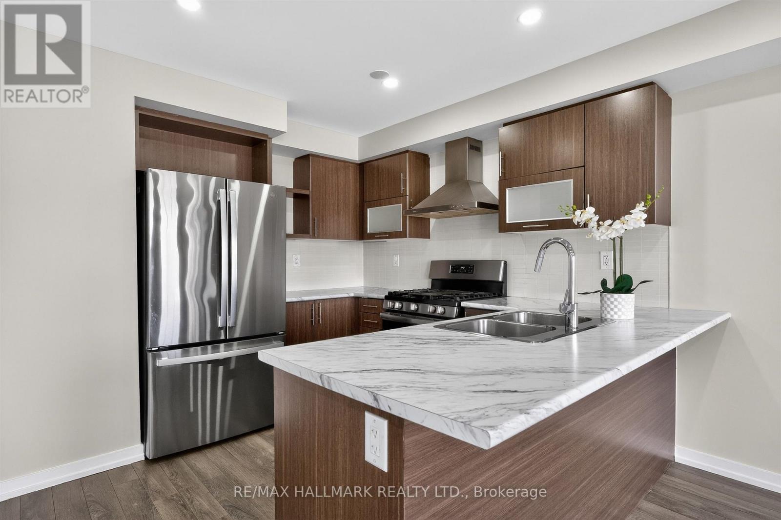 94 Golden Springs Drive, Brampton, Ontario  L7A 0C7 - Photo 16 - W12913236