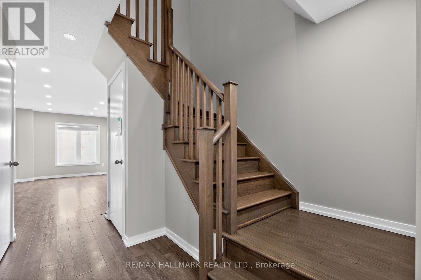 94 Golden Springs Drive, Brampton, Ontario  L7A 0C7 - Photo 6 - W12913236