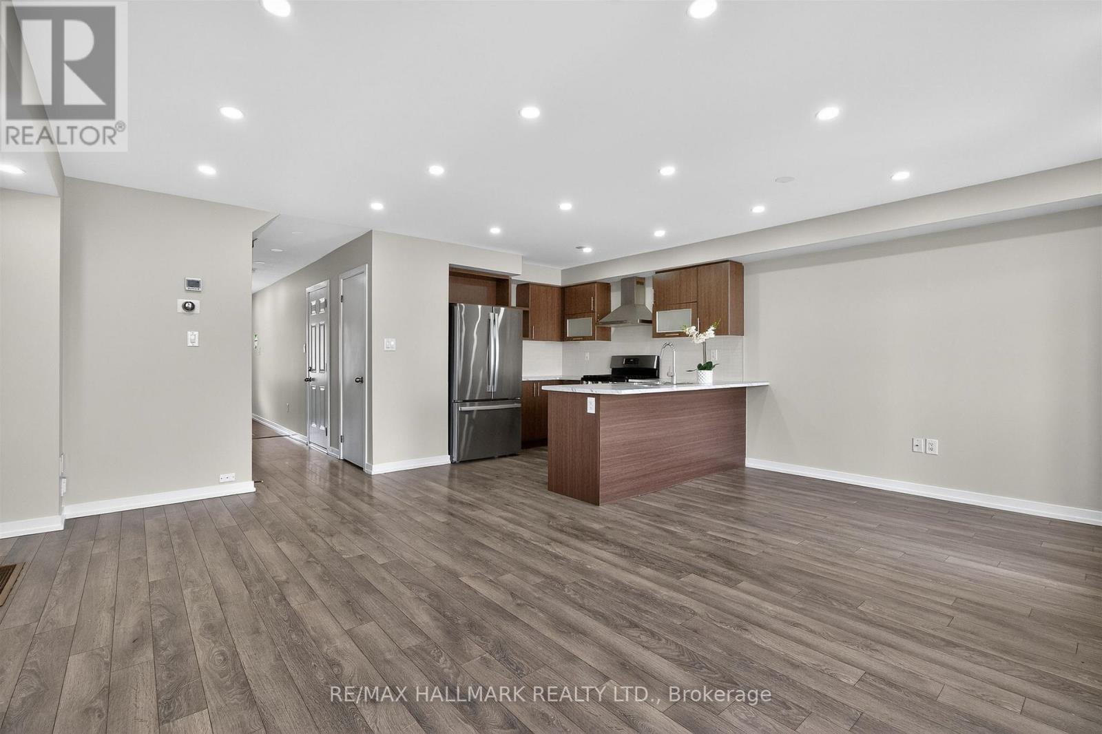 94 Golden Springs Drive, Brampton, Ontario  L7A 0C7 - Photo 13 - W12913236