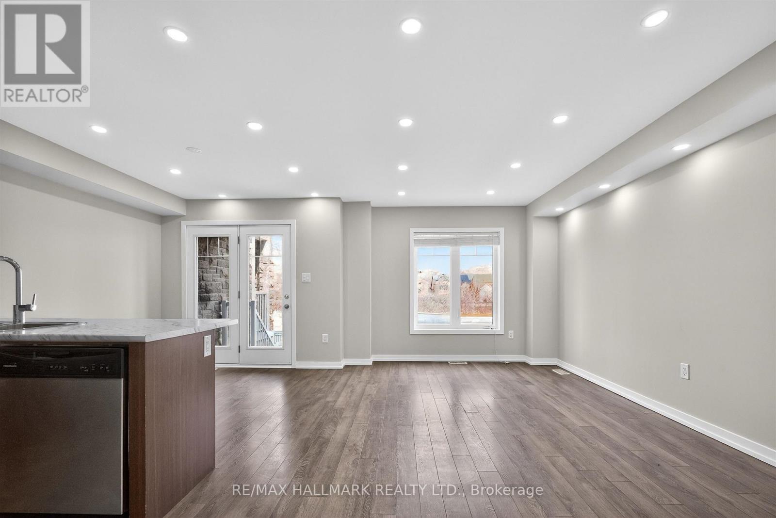 94 Golden Springs Drive, Brampton, Ontario  L7A 0C7 - Photo 7 - W12913236