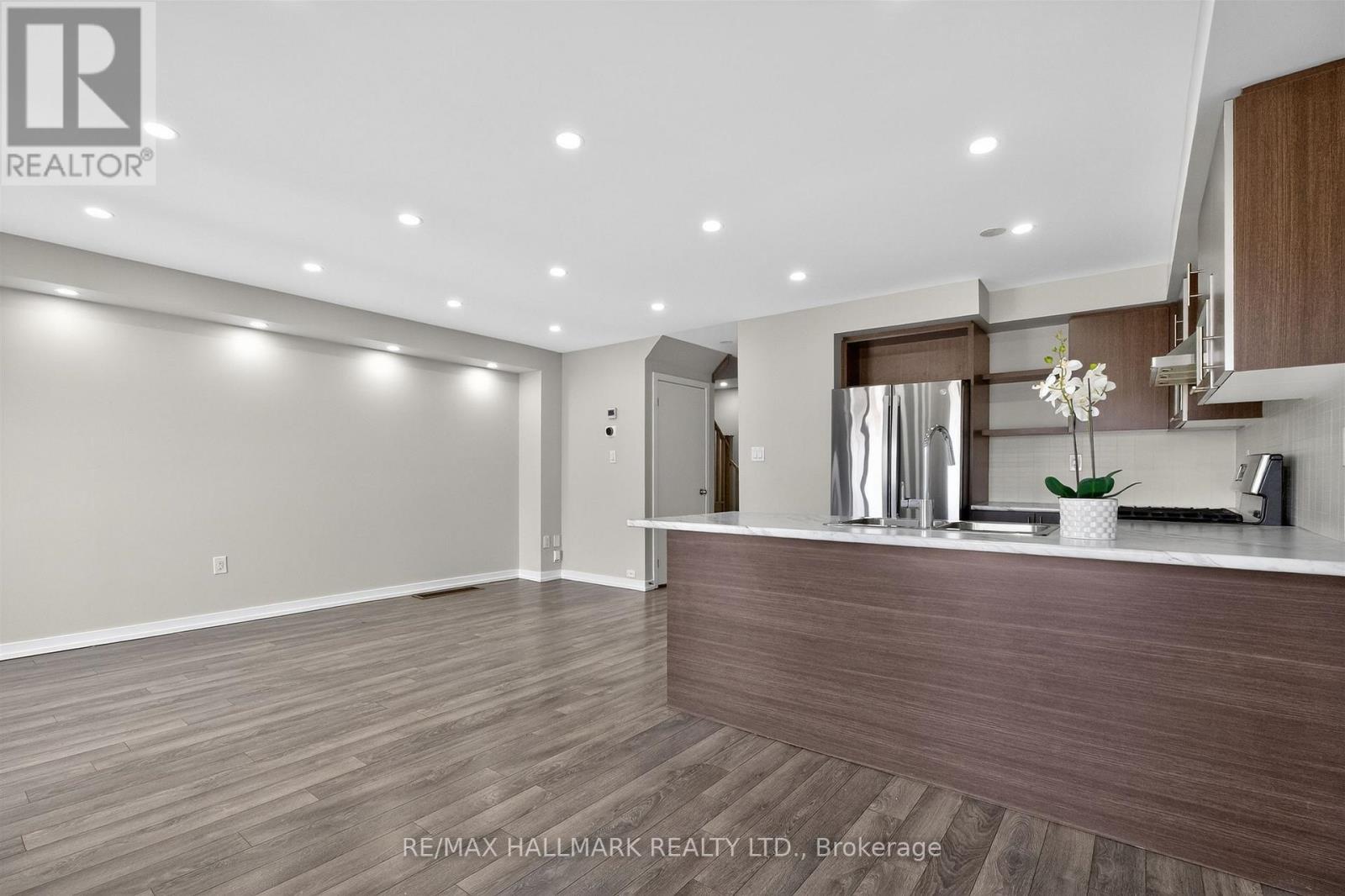 94 Golden Springs Drive, Brampton, Ontario  L7A 0C7 - Photo 14 - W12913236