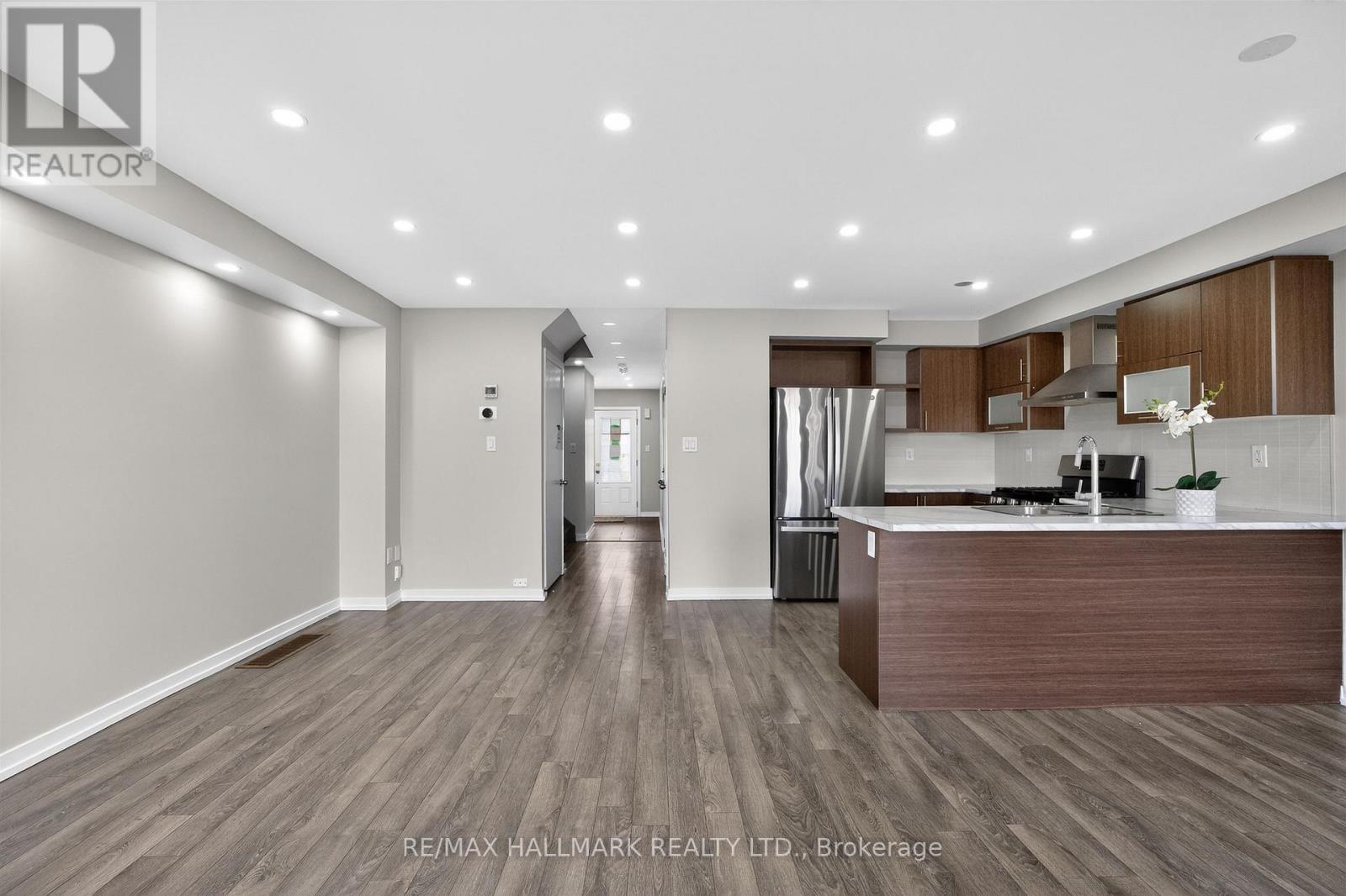 94 Golden Springs Drive, Brampton, Ontario  L7A 0C7 - Photo 10 - W12913236