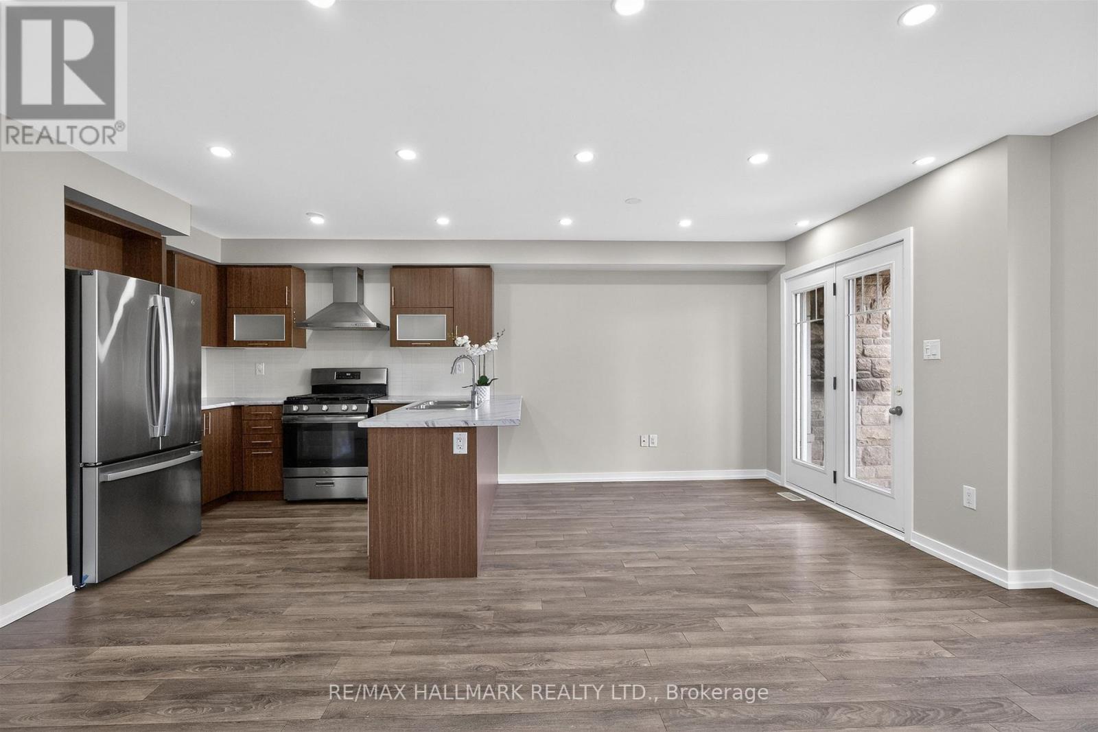 94 Golden Springs Drive, Brampton, Ontario  L7A 0C7 - Photo 11 - W12913236