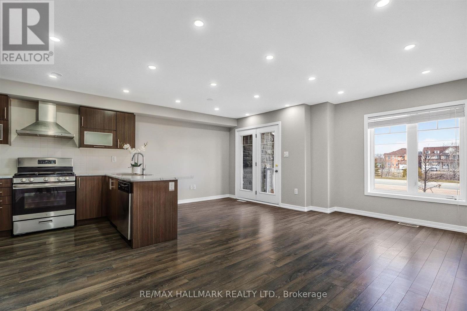 94 Golden Springs Drive, Brampton, Ontario  L7A 0C7 - Photo 9 - W12913236