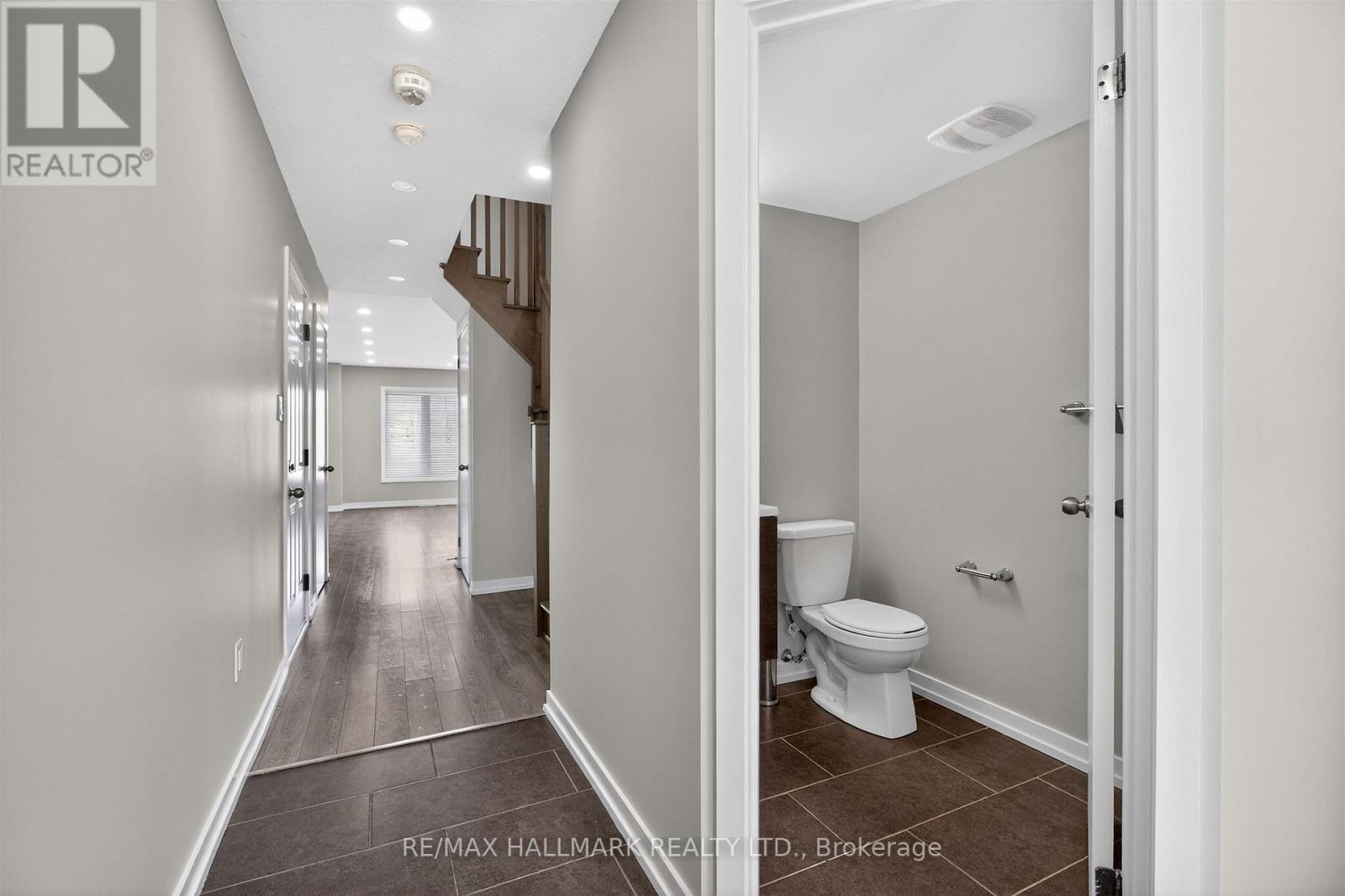 94 Golden Springs Drive, Brampton, Ontario  L7A 0C7 - Photo 5 - W12913236