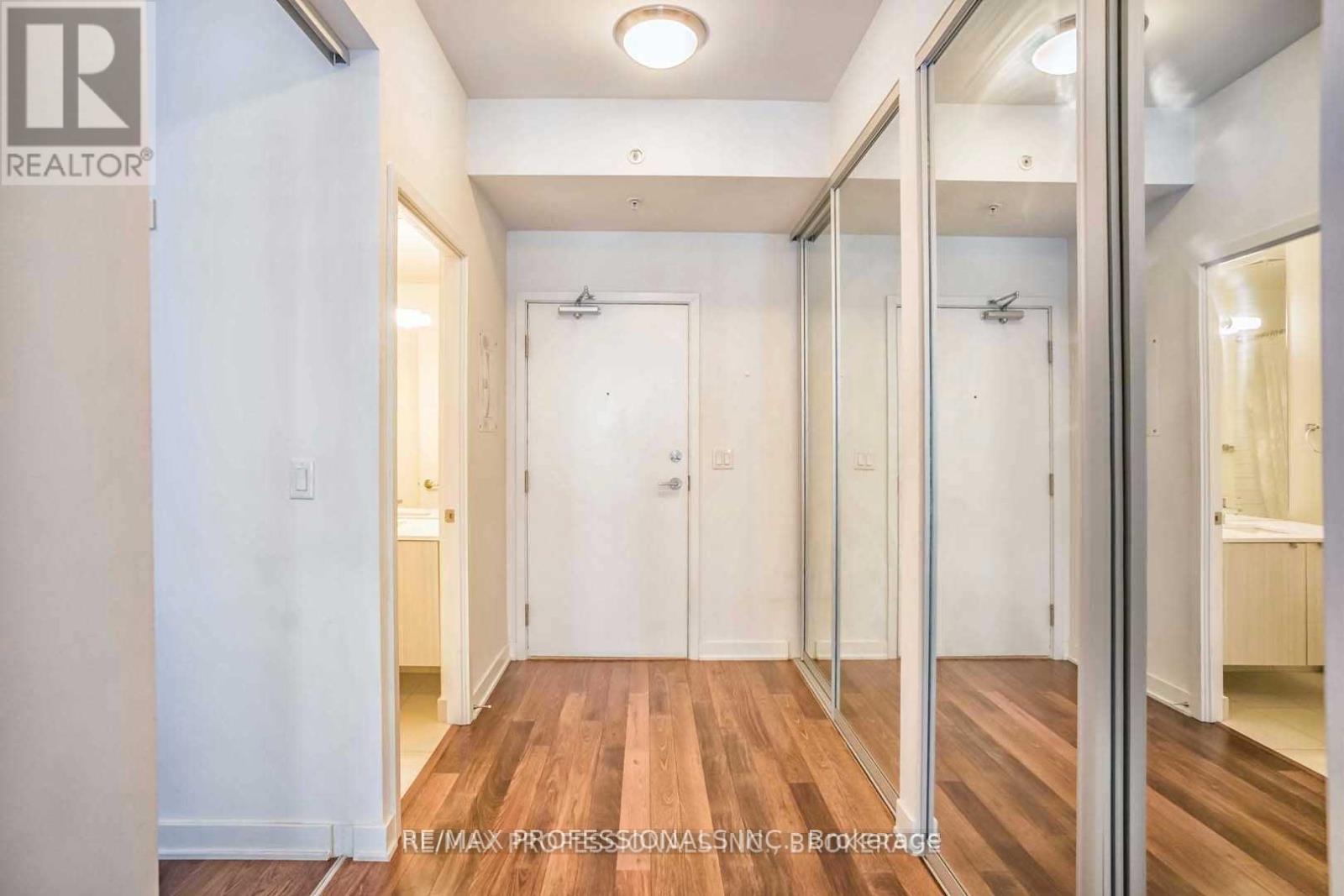 611 - 32 Camden Street, Toronto, Ontario  M5V 1V1 - Photo 5 - C12927696