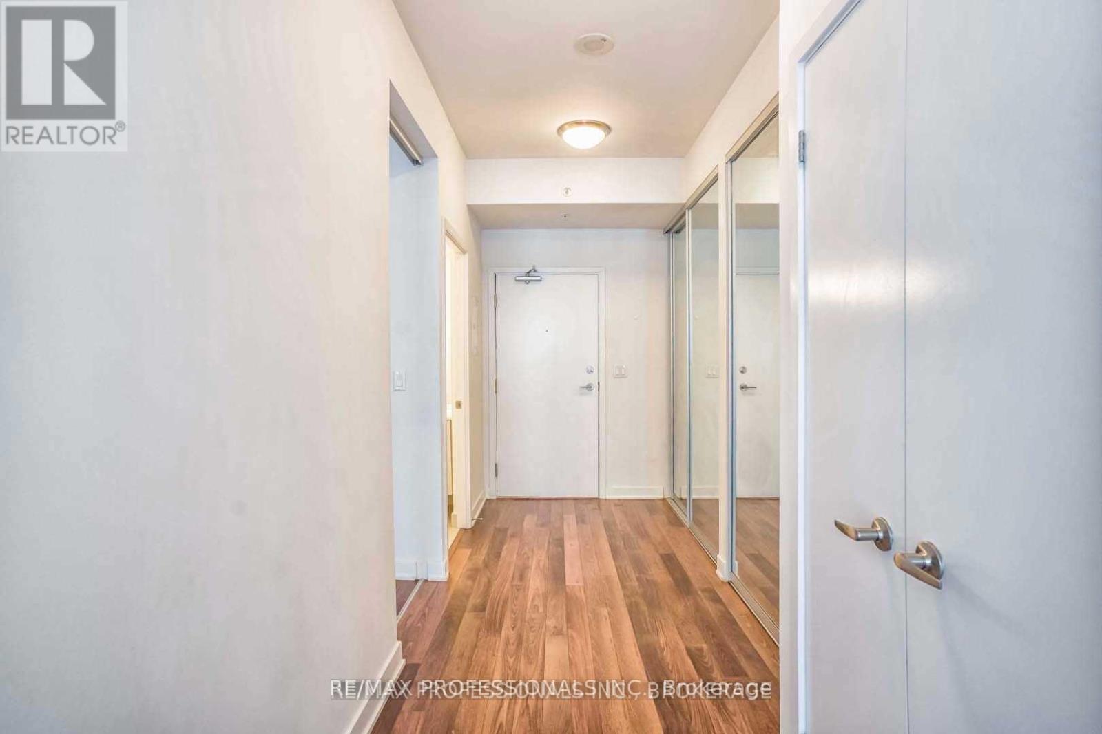 611 - 32 Camden Street, Toronto, Ontario  M5V 1V1 - Photo 7 - C12927696