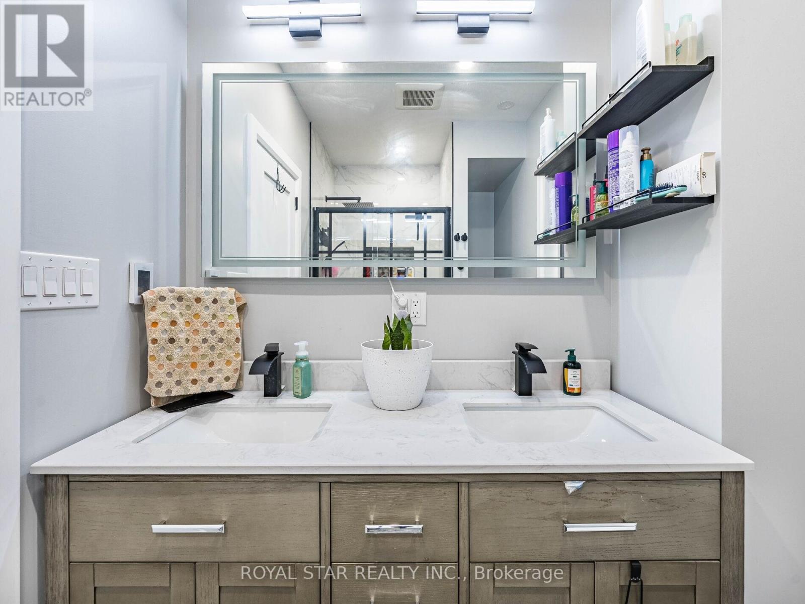 74 Montrose Avenue, Toronto, Ontario  M6J 2T7 - Photo 28 - C12927754