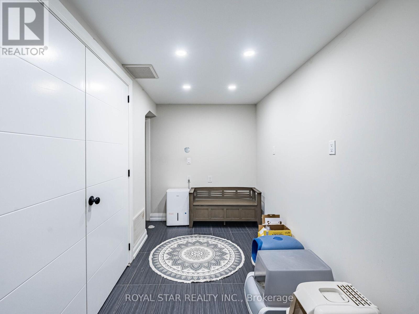 74 Montrose Avenue, Toronto, Ontario  M6J 2T7 - Photo 36 - C12927754