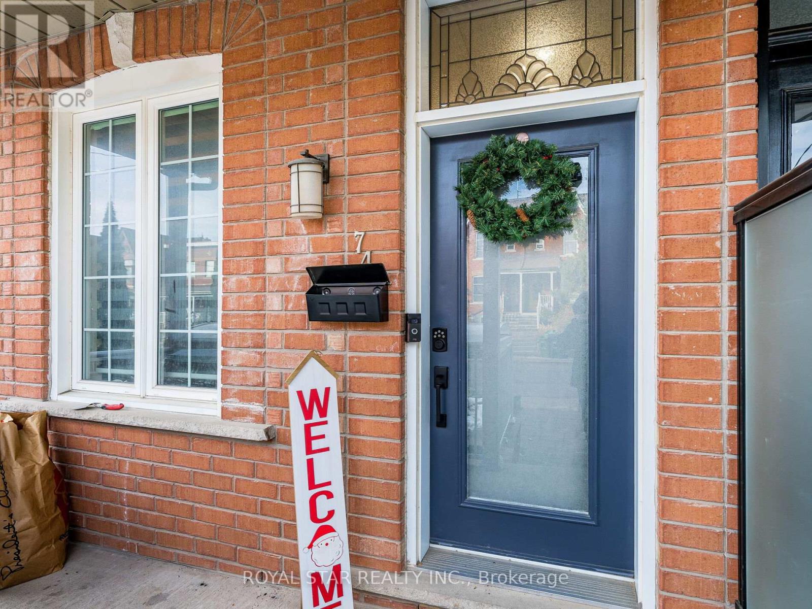 74 Montrose Avenue, Toronto, Ontario  M6J 2T7 - Photo 4 - C12927754