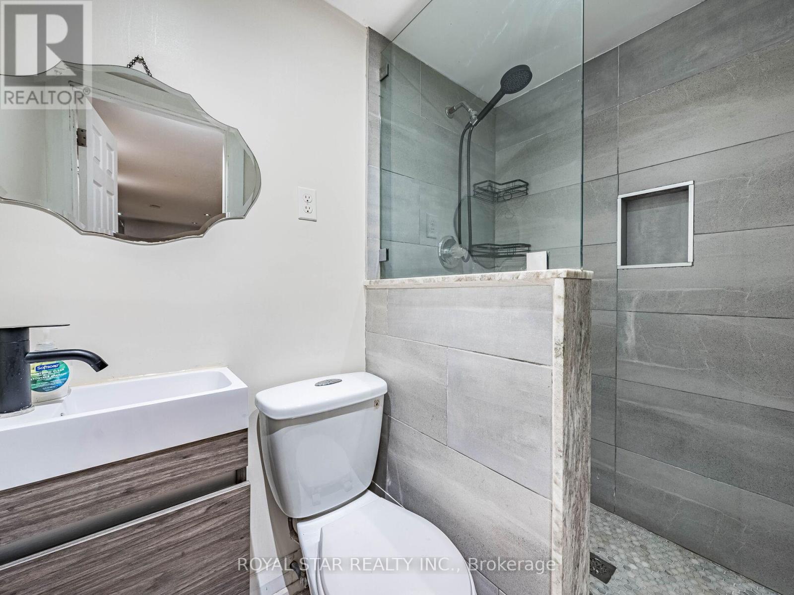 74 Montrose Avenue, Toronto, Ontario  M6J 2T7 - Photo 46 - C12927754