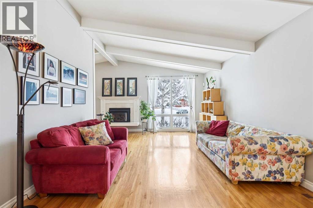 2423 34 Avenue NW, Calgary, Alberta  T2L 0V3 - Photo 3 - A2296189