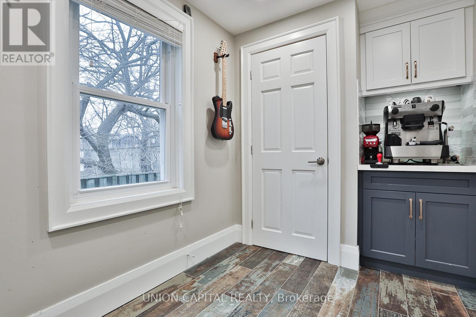 77 Eastwood Road, Toronto, Ontario  M4L 2C7 - Photo 19 - E12927632