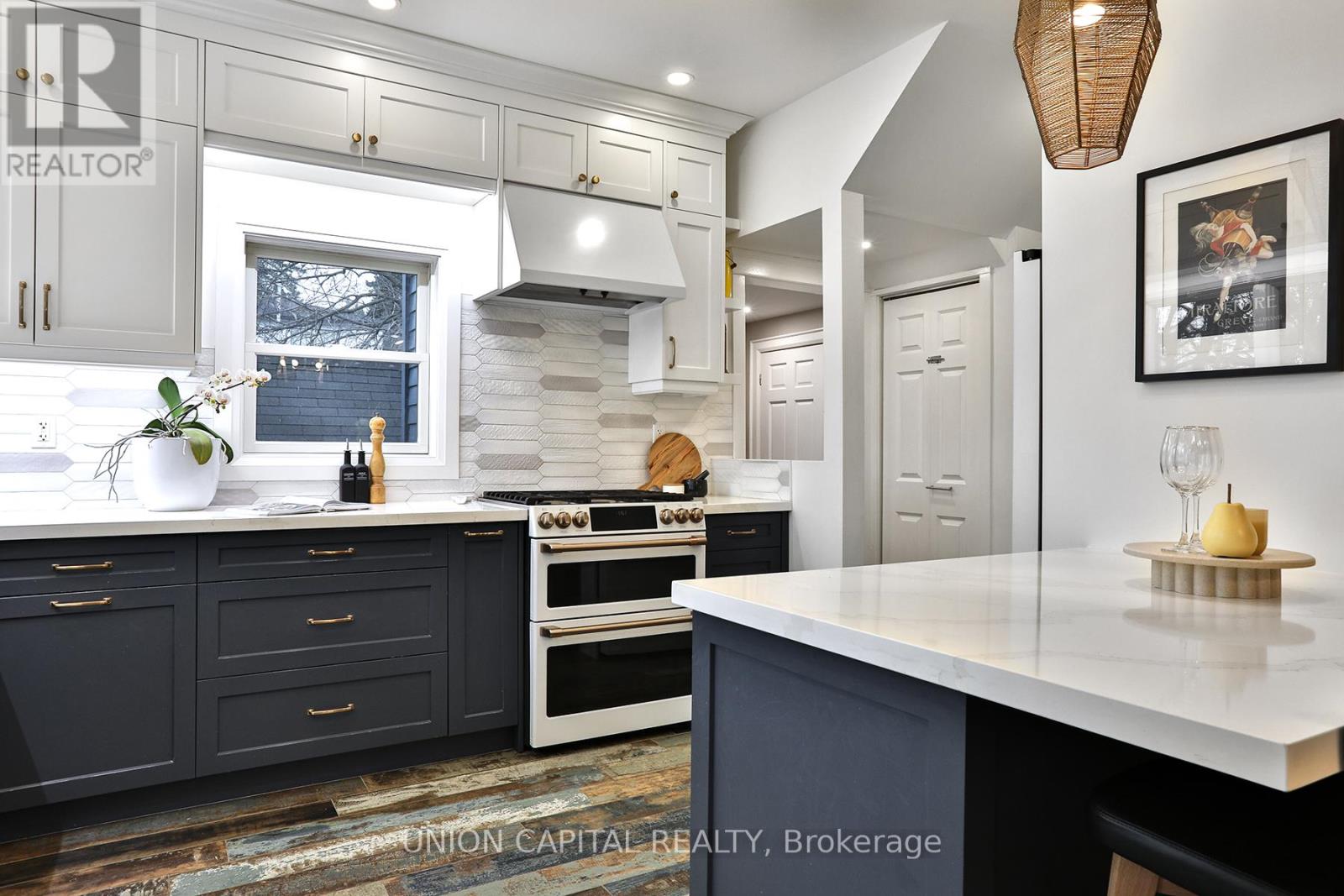 77 Eastwood Road, Toronto, Ontario  M4L 2C7 - Photo 7 - E12927632