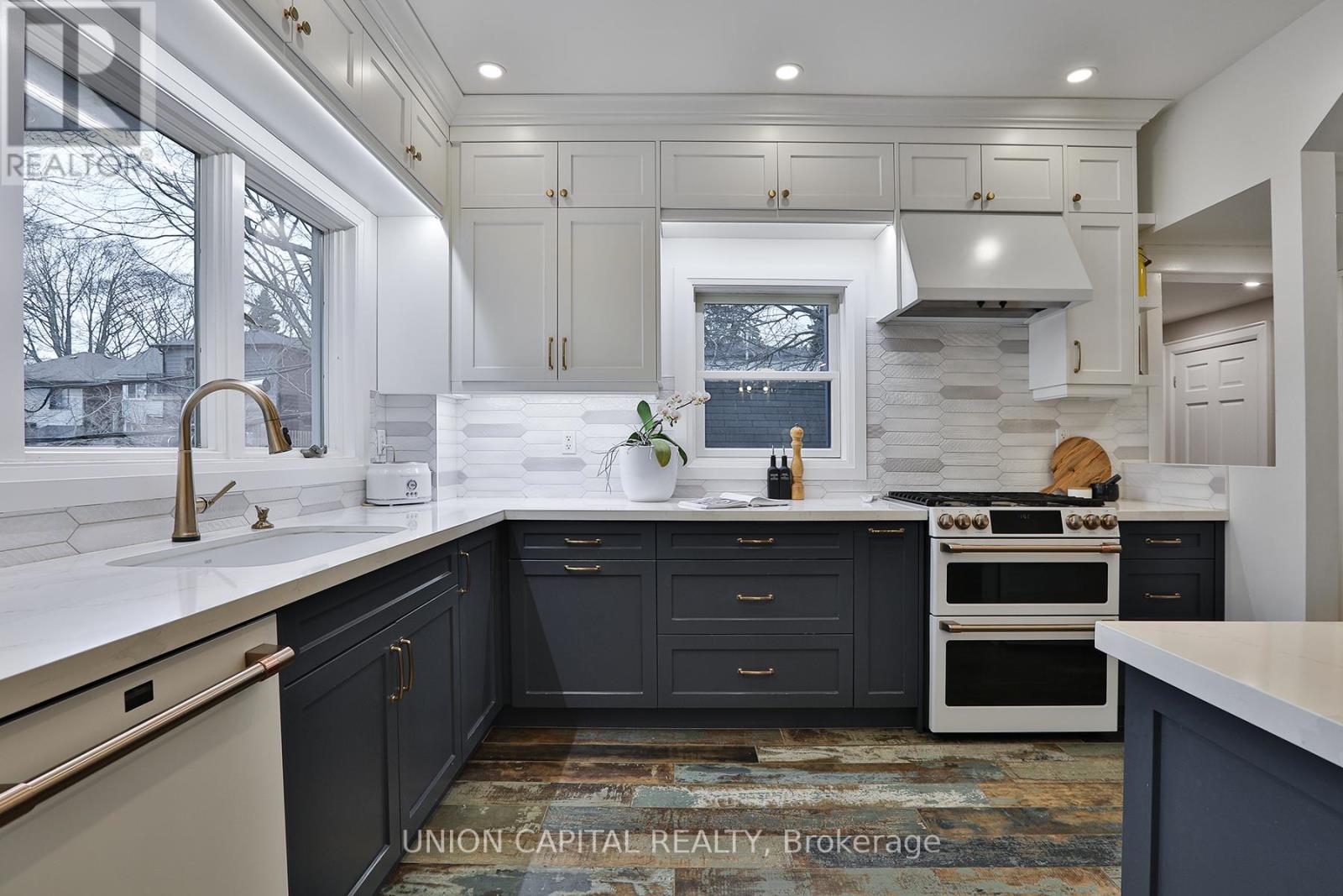 77 Eastwood Road, Toronto, Ontario  M4L 2C7 - Photo 8 - E12927632