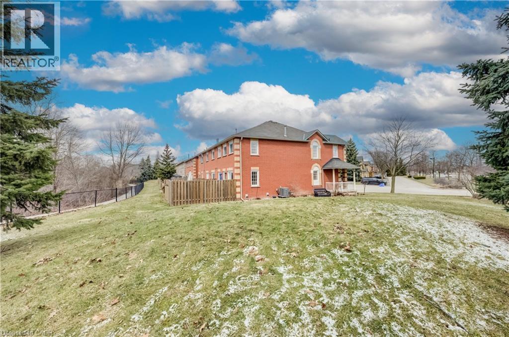 2022 Atkinson Drive Unit# 22, Burlington, Ontario  L7M 4H6 - Photo 3 - 40812719