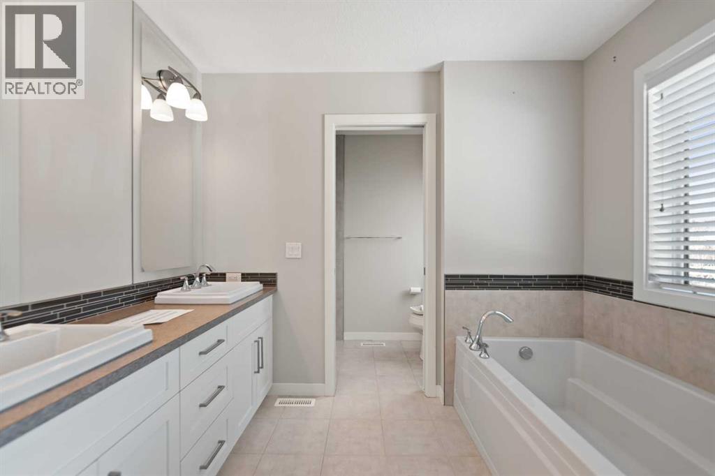 83 Drake Landing Loop, Okotoks, Alberta  T1S 0H4 - Photo 19 - A2290992