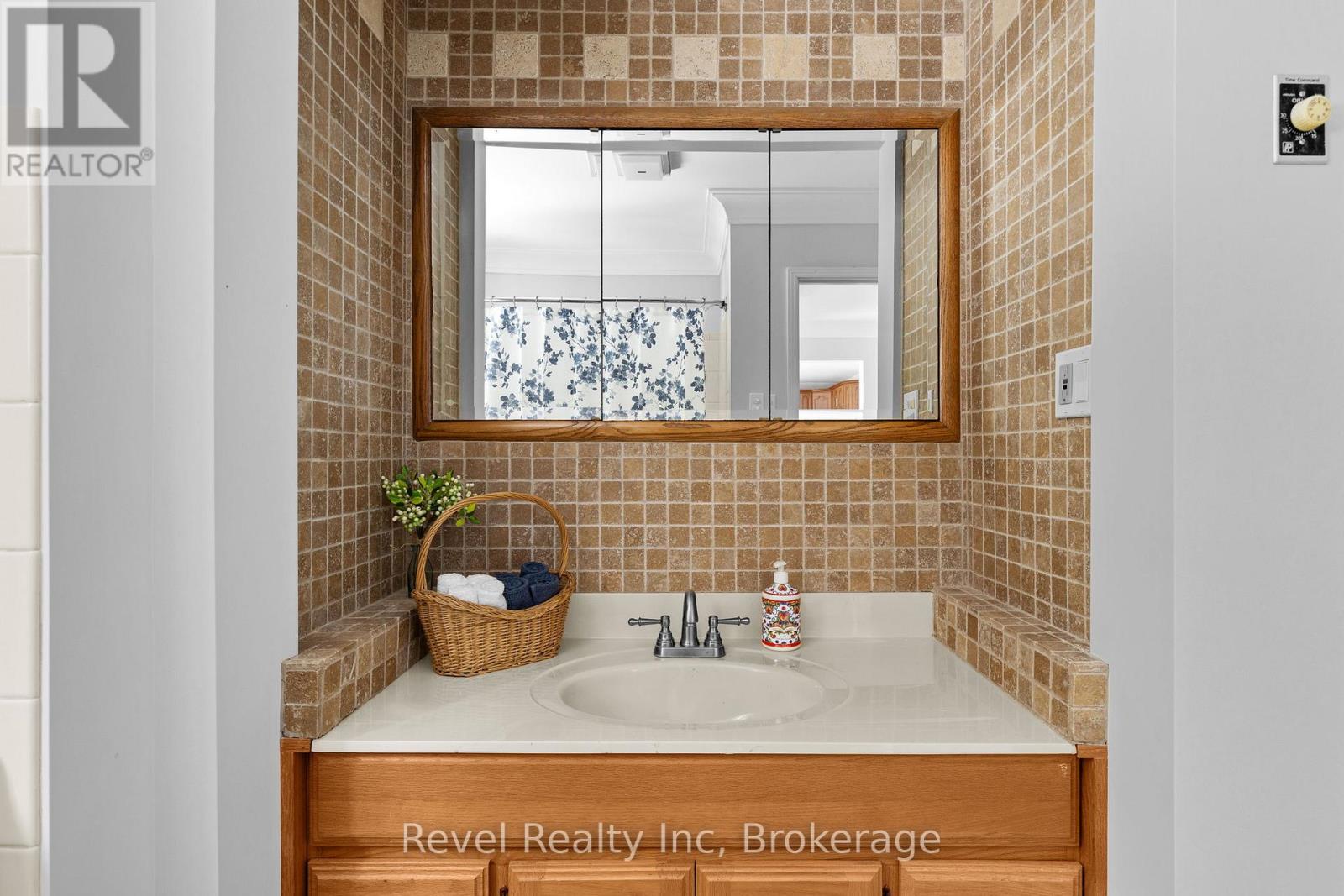 75 Silver Point Drive, Seguin, Ontario  P2A 2W8 - Photo 21 - X12927730