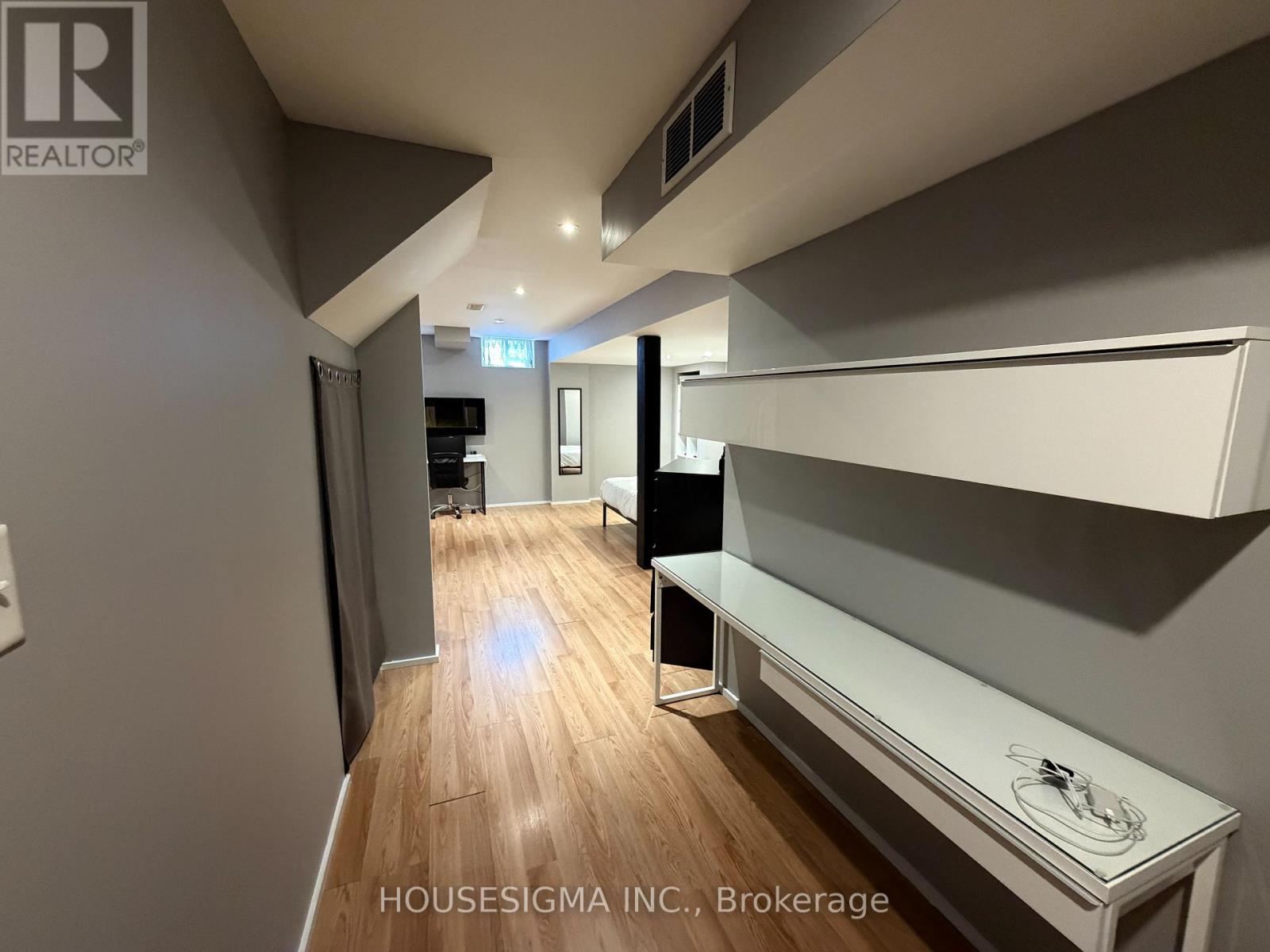 58 Lookout Street, Essa (Angus), Ontario  L0M 1B4 - Photo 19 - N12927740