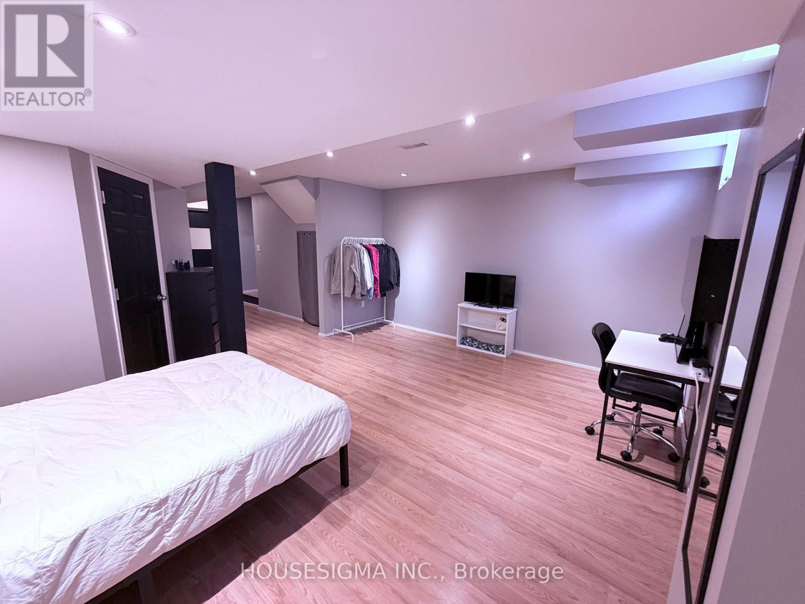 58 Lookout Street, Essa (Angus), Ontario  L0M 1B4 - Photo 22 - N12927740