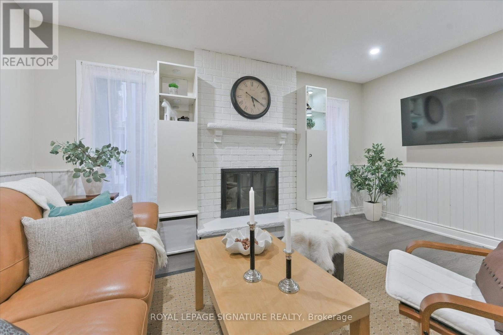 50 Eleanor Circle, Richmond Hill, Ontario  L4C 6K7 - Photo 11 - N12927768