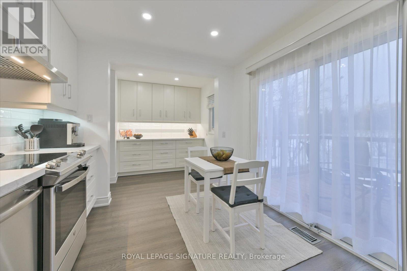 50 Eleanor Circle, Richmond Hill, Ontario  L4C 6K7 - Photo 13 - N12927768