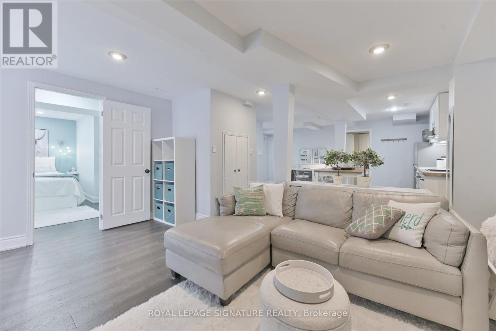 50 Eleanor Circle, Richmond Hill, Ontario  L4C 6K7 - Photo 30 - N12927768