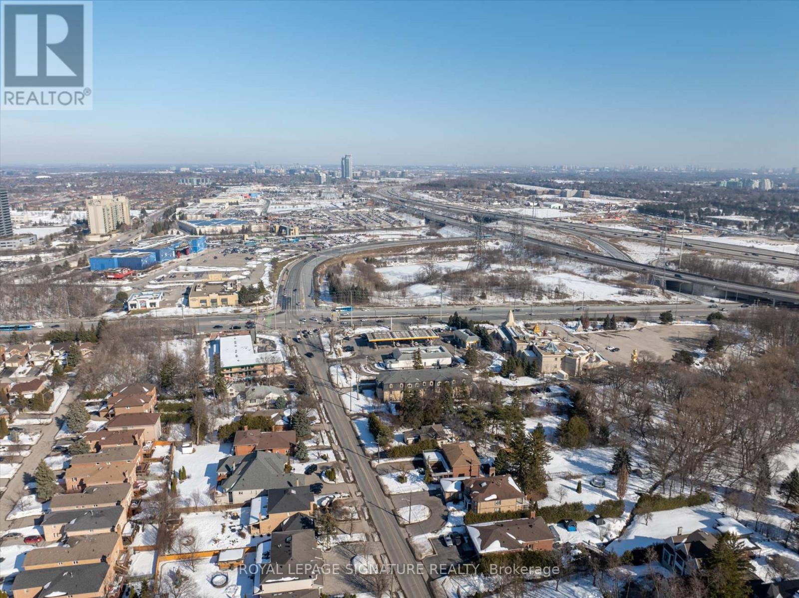 50 Eleanor Circle, Richmond Hill, Ontario  L4C 6K7 - Photo 42 - N12927768