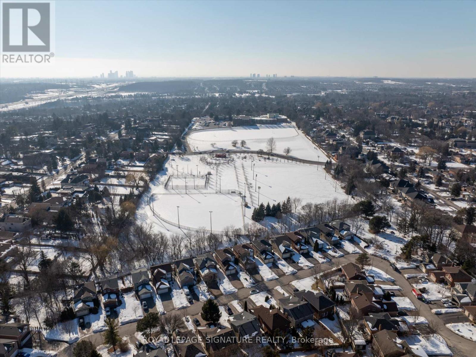 50 Eleanor Circle, Richmond Hill, Ontario  L4C 6K7 - Photo 43 - N12927768