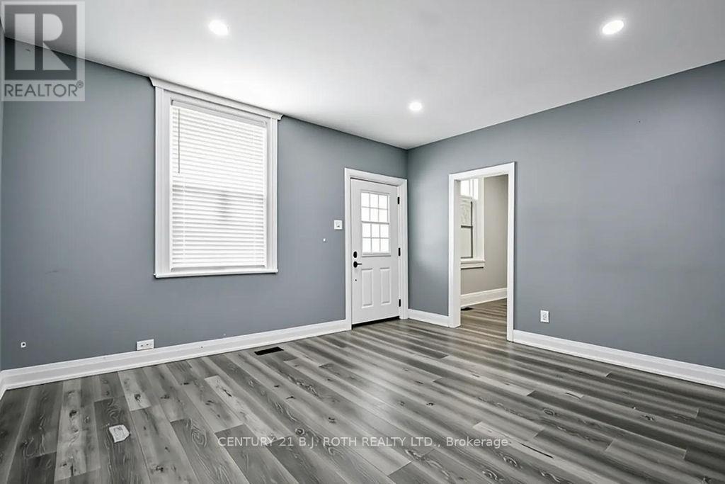 44 Sanford Street, Barrie, Ontario  L4N 3C4 - Photo 5 - S12925474