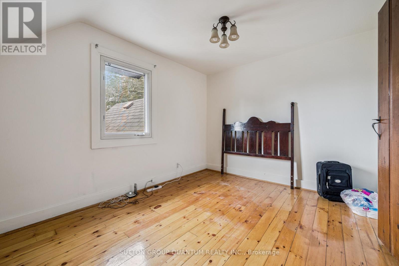 623 King Road, Burlington, Ontario  L7T 3K3 - Photo 12 - W12927608